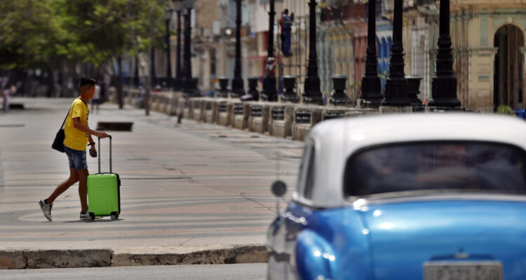 Cuba invirtió en turismo y hostelería 11 veces más que en educación y sanidad juntos durante 2024