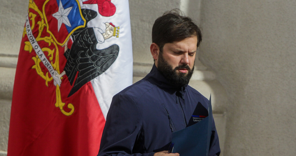 Presidente Boric prestó declaración ante fiscales por una hora por fallida compra de casa de Allende