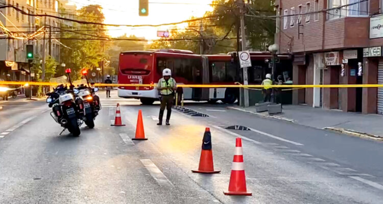 Detienen a conductor de bus RED por atropello de mujer de 56 años en Providencia