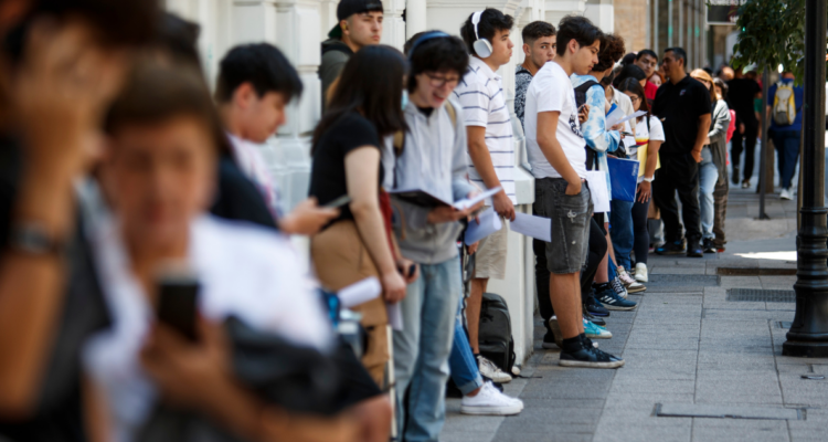 Críticas a la fundación Acción Educar, fundada por personeros de la derecha. Columna de Andrés Fielbaum, del frente amplio