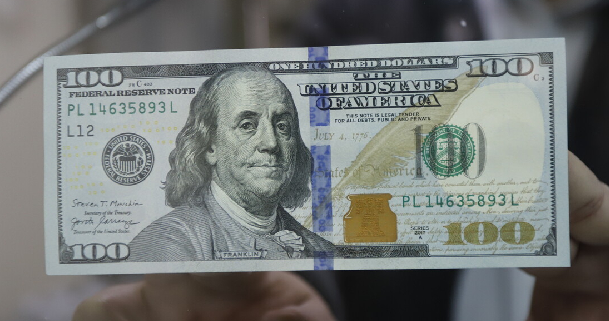 El dólar sigue en ascenso frente al peso: tocó los $950 en medio de la volatilidad internacional