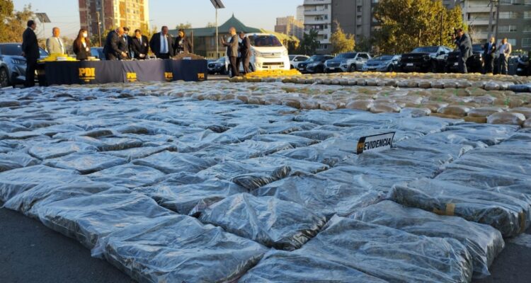 Cuatro detenidos deja traslado fuertemente armado de 2,5 toneladas de droga con destino a la capital