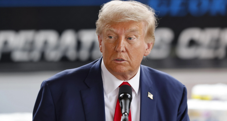 Duro revés para Trump: juez ordena recontratar a 30 mil empleados federales despedidos por una farsa