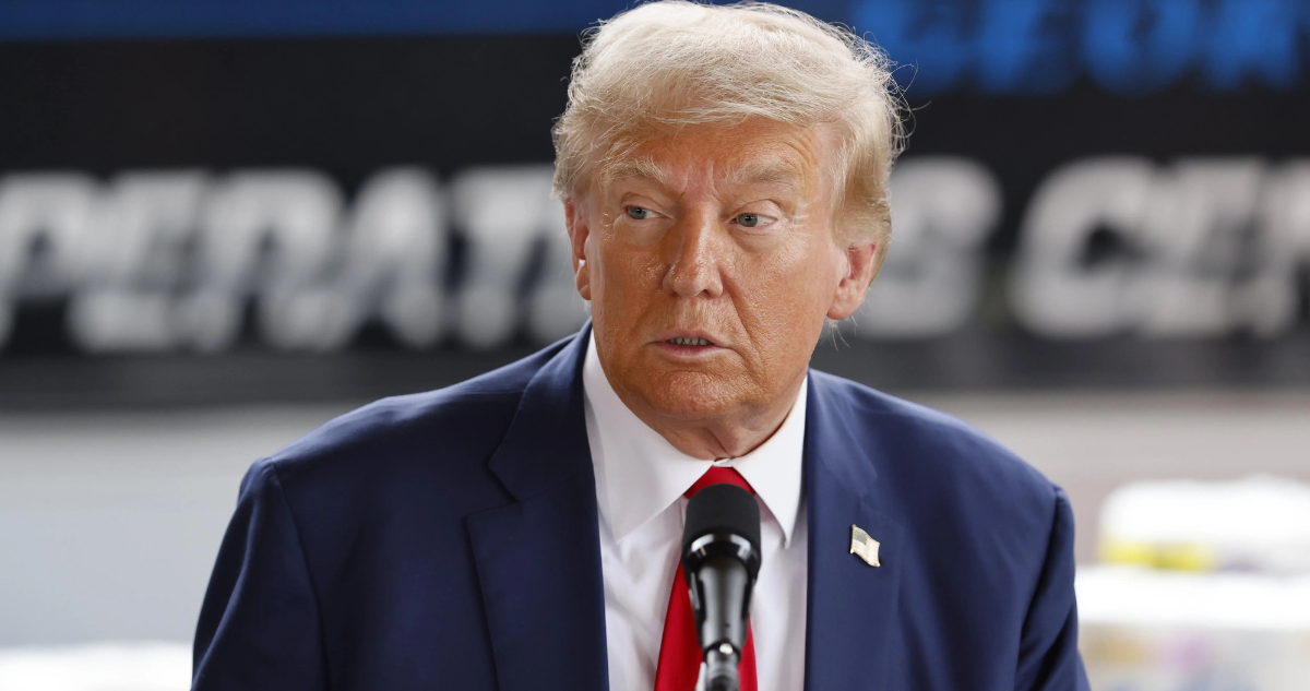 Duro revés para Trump: juez ordena recontratar a 30 mil empleados federales despedidos por una farsa