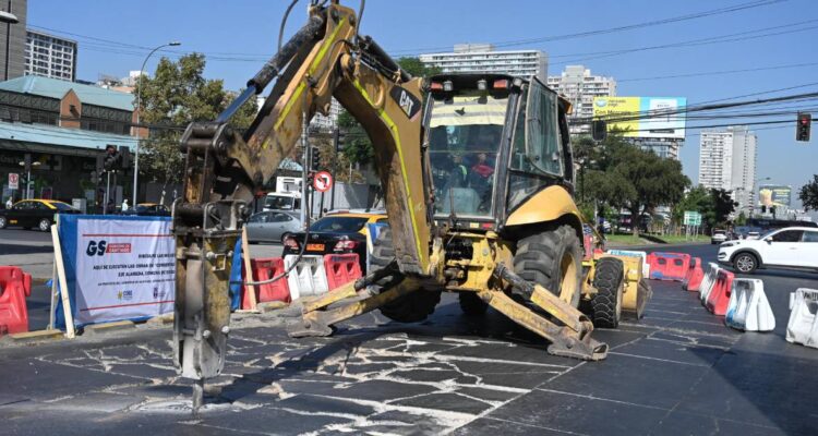 Comienza reparación de veredas y calles del Eje Alameda en Estación Central