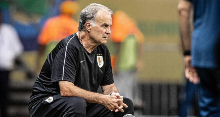Marcelo Bielsa convocó 38 futbolistas en Uruguay.