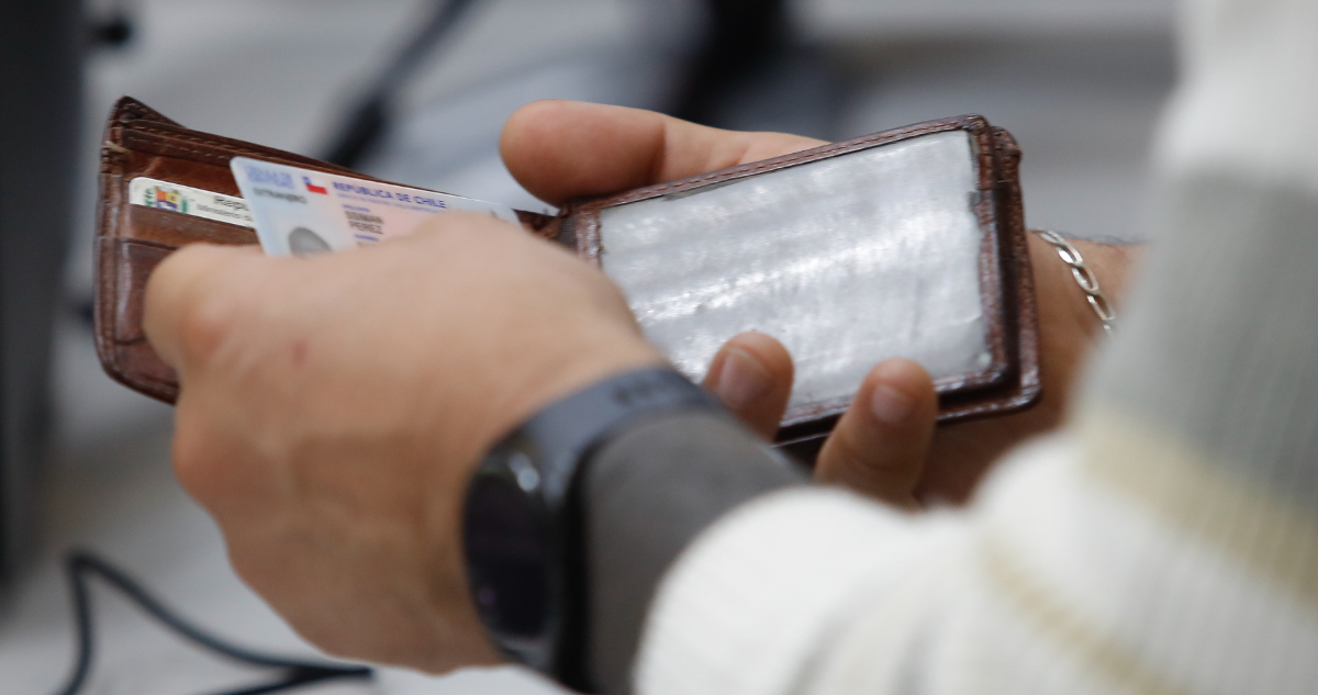Desempleo en Chile se sitúa en 8,4% y en RM alcanza 9,2%, mientras se reporta descenso de informalidad