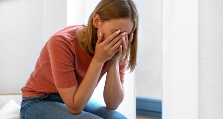 Cuáles son algunas de las enfermedades específicas que afectan más a mujeres que hombres y por qué se originan y cómo prevenirlas.