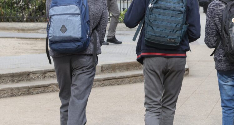 Estudiante grave tras ser apuñalado en liceo de Angol