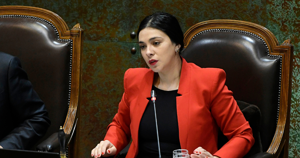 Evópoli pide renuncia de Karol Cariola a la presidencia de la Cámara: “Causa un daño profundo”