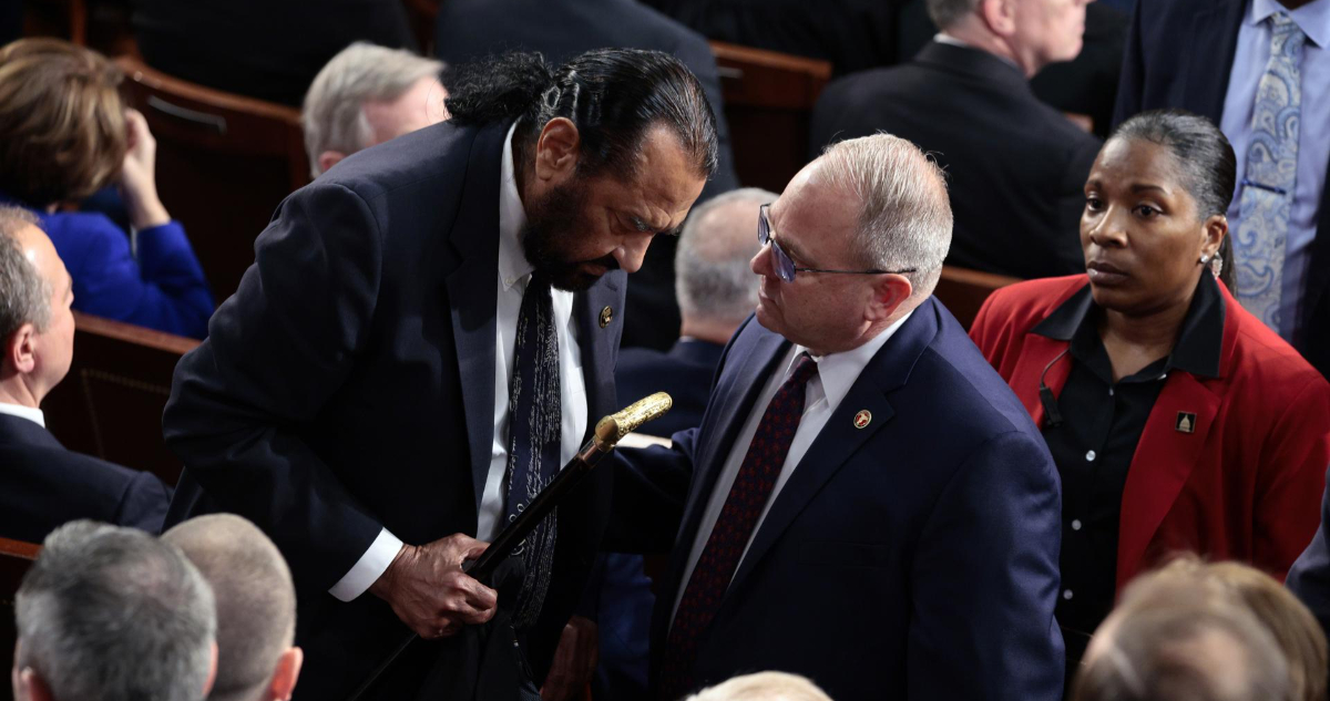 Expulsan a congresista demócrata de la Cámara por interrumpir discurso de Donald Trump