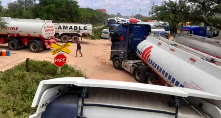 Familia chilena atrapada en paro camionero en Bolivia clama ayuda de Cancillería: 