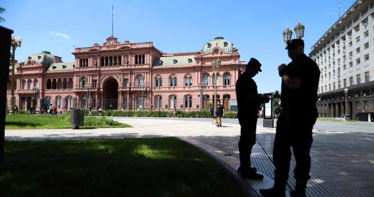 Argentina que negocia préstamo de US$20 mil millones con FMI: señala negociaciones con tres organismos