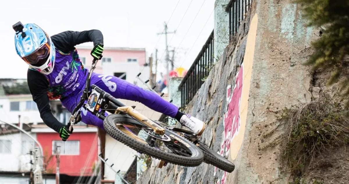 Fotografía de Alex Marín en el Red Bull Valparaíso Cerro Abajo 2025