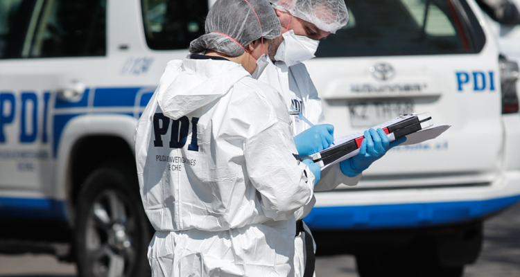 Funcionarios de la PDI por hallazgo del cadáver de mujer en vivienda de Los Lagos