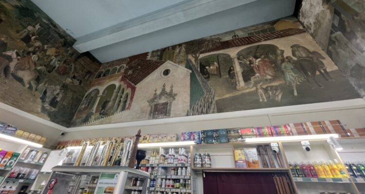 Fundación pide al gore y municipio de Concepción comprar edificio que tiene mural de Julio Escamez