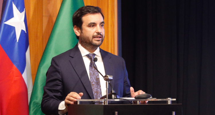 Gobierno ingresa denuncia por “violación de secreto” tras filtración de informe sobre inhibidores