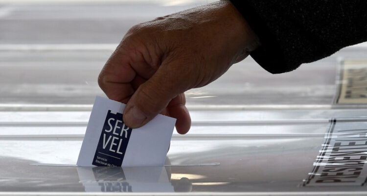 Gobierno insistirá en indicación para restringir el voto extranjero tras portazo en el Senado