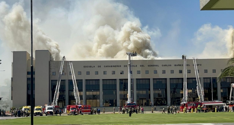 Gran incendio consume parte de la Escuela de Carabineros en Providencia