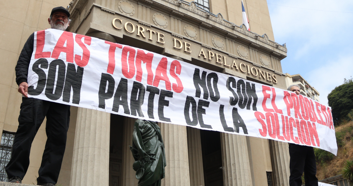 Habitantes de toma Lajarilla protestando contra desalojo