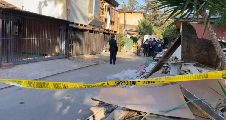 Hallan cuerpo maniatado y encapuchado dentro de vivienda en Buin: hay tres detenidos