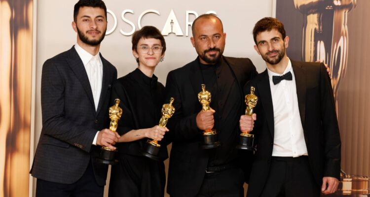 Hollywood se disculpa por no nombrar a palestino ganador del Oscar en carta sobre represión a artistas