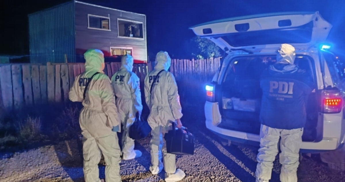 Funcionarios policiales en sitio del suceso de asesinato en Mariquina