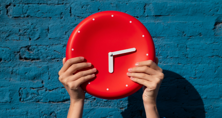 Ni el de invierno ni el de verano: cuál es el huso horario real que debería tener Chile y por qué