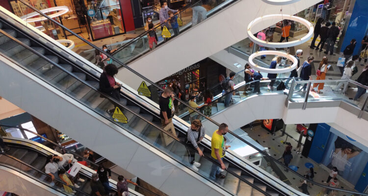 Imacec de enero: la actividad económica partió el 2025 al alza, favorecida por el comercio e industria