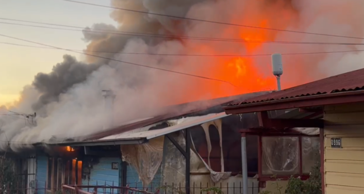 Incendio destruye viviendas en Temuco