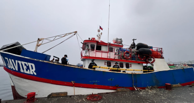 Asesinan a hombre a puñaladas al interior de embarcación en bahía de Quellón: nave provenía desde Lebu