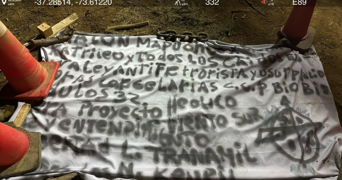 Dos máquinas y tres contenedores resultan quemados tras nuevo atentado incendiario en Arauco