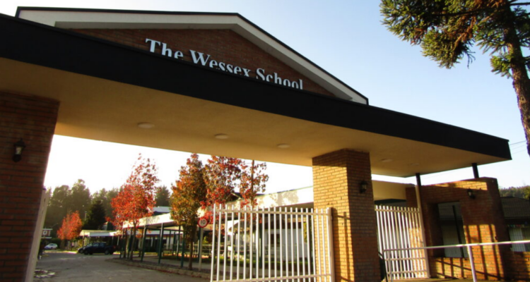 Colegio de Concepción deberá pagar $50 millones a padres de alumno por cambio unilateral de curso