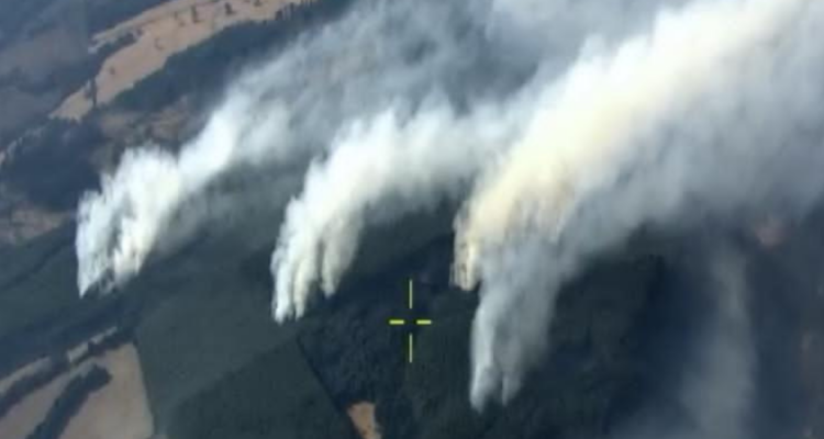 Imagen desde el aire de incendio forestal en Collipulli
