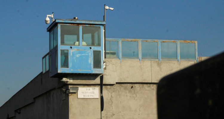 Frontis de recinto penal por situación de cárceles en Italia