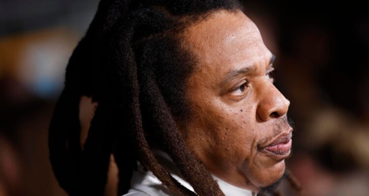 Jay-Z demanda a mujer y abogados que lo acusaron de violación