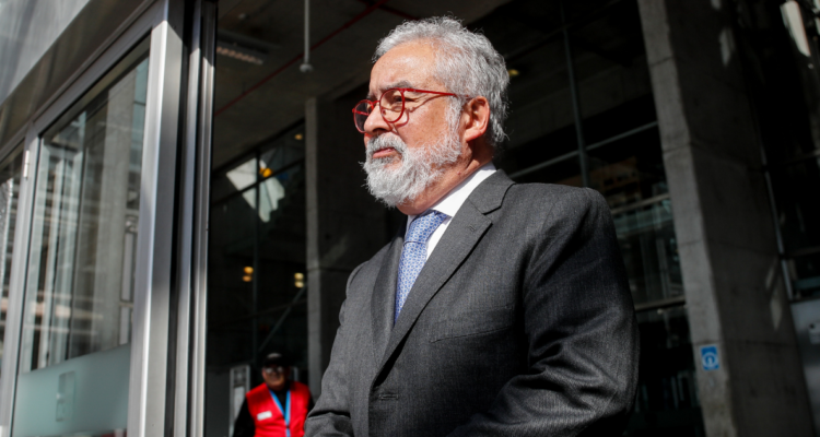 Justicia revoca prisión preventiva para Luis Hermosilla y la reemplaza por arresto domiciliario total