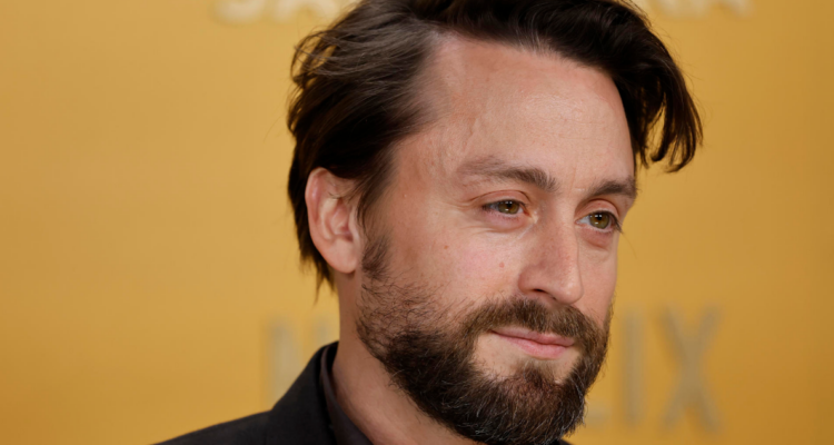 Kieran Culkin en los Bafta en referencia a su primer Óscar