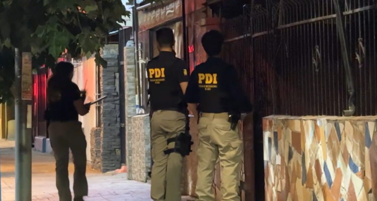 Hombre es asesinado a tiros en portonazo ejecutado por falsos policías en La Granja