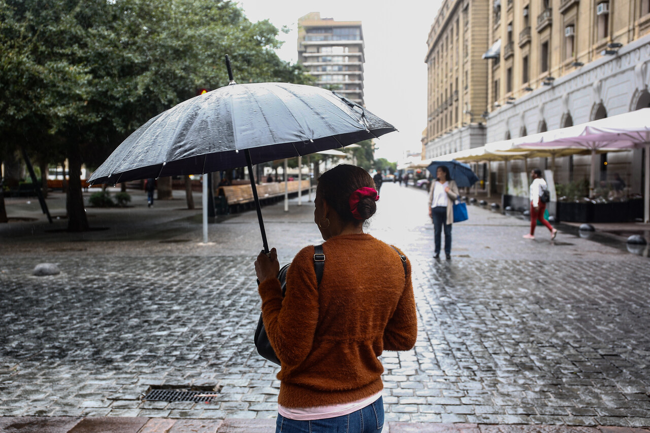 Lluvias del domingo en la RM dejaron a 98 mil hogares sin luz