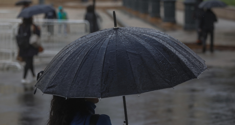 Revisa dónde y cuándo: pronostican lluvias para 5 regiones del sur del país para el resto de la semana