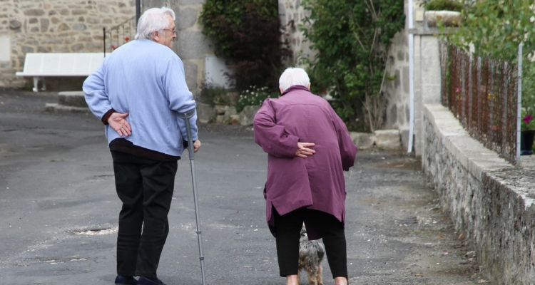 No solo el dolor de rodillas: señales inesperadas que demuestran que estás envejeciendo