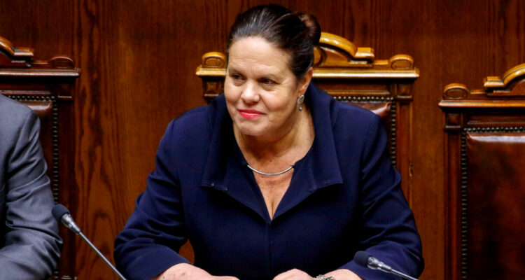 Maya Fernández presenta defensa jurídica ante Acusación Constitucional por compra de casa de Allende