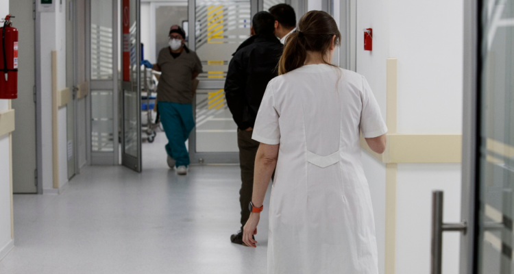 Colmed exige disminución de horas de trabajo en turnos de médicas embarazadas