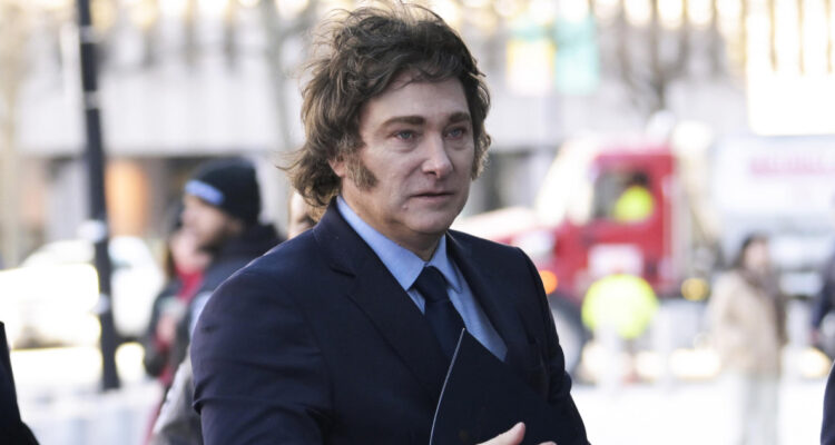 El criptofiasco también llega a la justicia de EEUU: presentaron demanda colectiva con mención a Milei