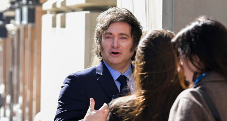 Presidente Milei cancela visita privada a Chile: iba a participar de seminario