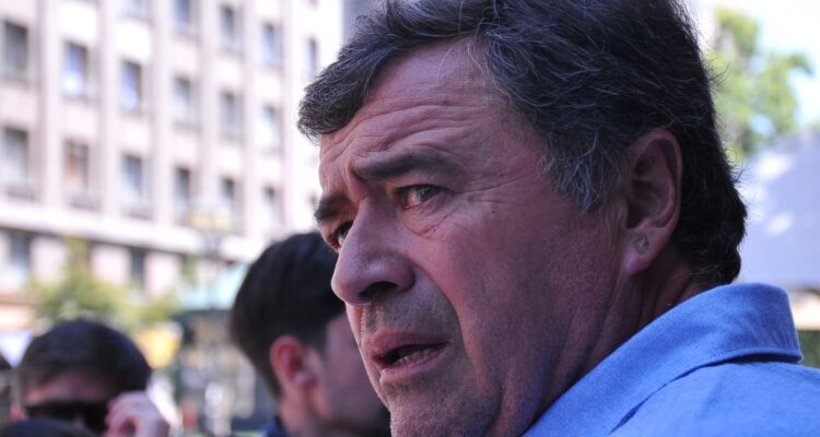 Los múltiples polémicas del Ministro de Agricultura de Chile Esteban valenzuela que recibe críticas desde el mundo político y empresarial.