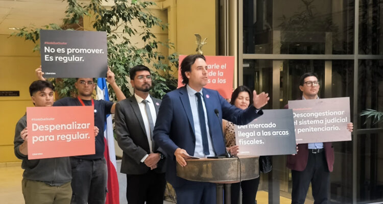 Vlado Mirosevic propone legalizar la cannabis como parte de su programa de Gobierno