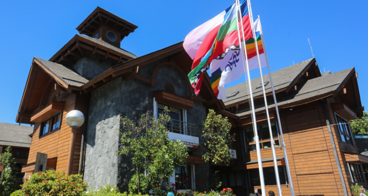 Frontis de la Municipalidad de Pucón ante demanda presentada por exfuncionarios