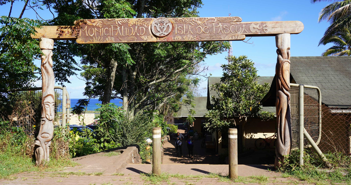 Frontis de la Municipalidad de Isla de Pascua por situación que involucra a director jurídico